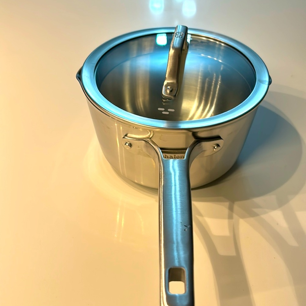 3.5 Qt Sauce Pan with Pour and Strand Lid